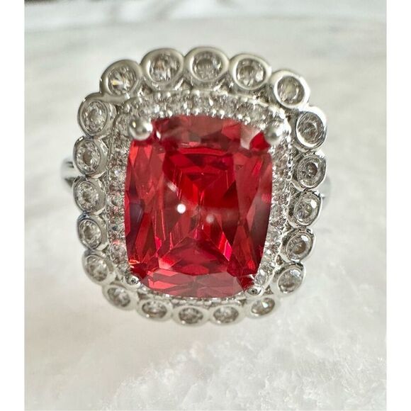 Bright Cherry red cocktail ring - Picture 4 of 5